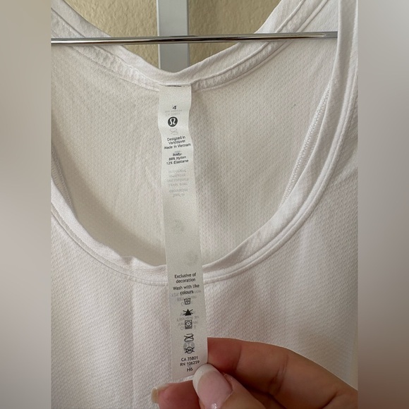 NWOT - Lululemon Essential Tank *Train in White - Size 4 - Picture 7 of 8